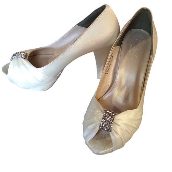Charmeuse Diana Ivory Pleated Peep Toe Heels with Crystals 6M - Picture 3 of 12